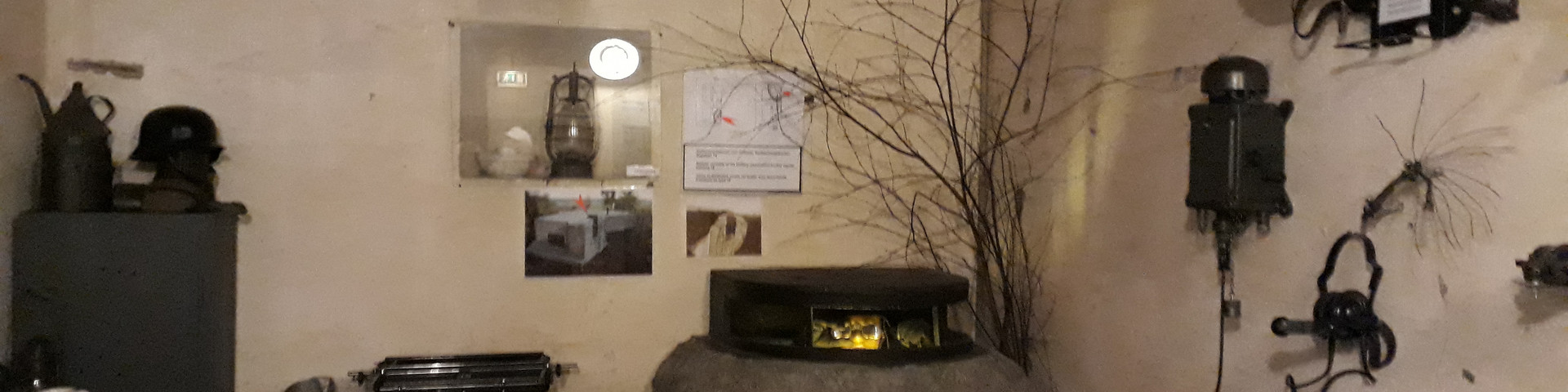 Mögliche Einrichtung eines Bunkers dargestellt im Westwallmuseum Bad Bergzabern.